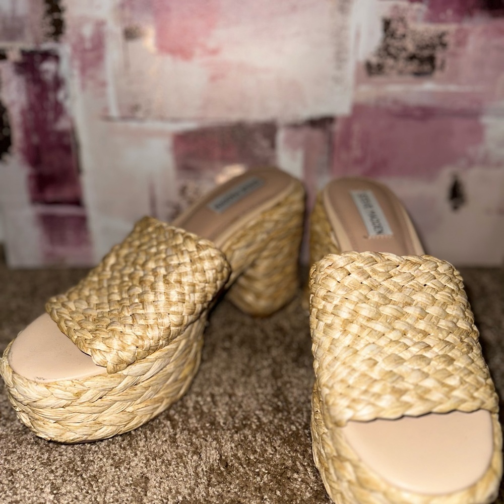 Steve Madden Bountiful Platform Sandal In Raffia - Picture 5 of 5